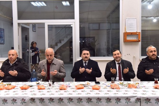 Başkan Avcı Personelinin Yanında