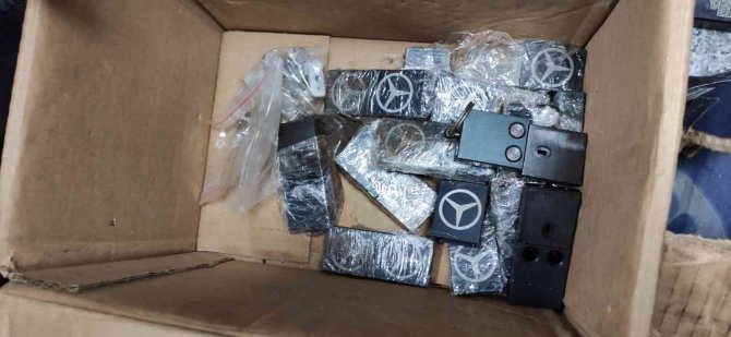 İ̇stanbul’da Kaçak Silah Atölyesine Polis Baskını: Anahtarlık Görünümlü 25 Tabanca Ele Geçirildi