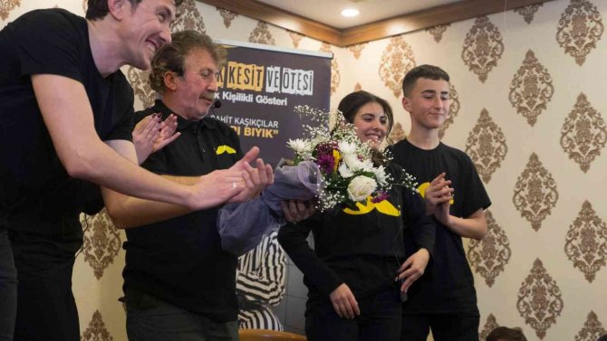 ’Sarı Bıyık’ Sahnelere Geri Döndü