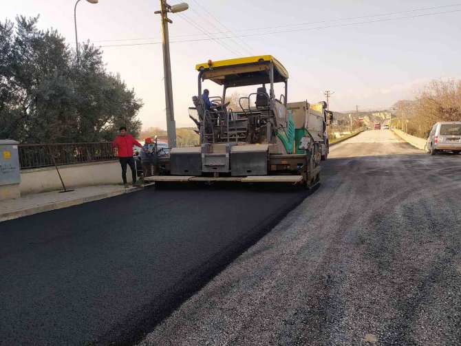 Bozulan Asfalt Yol Yenilendi