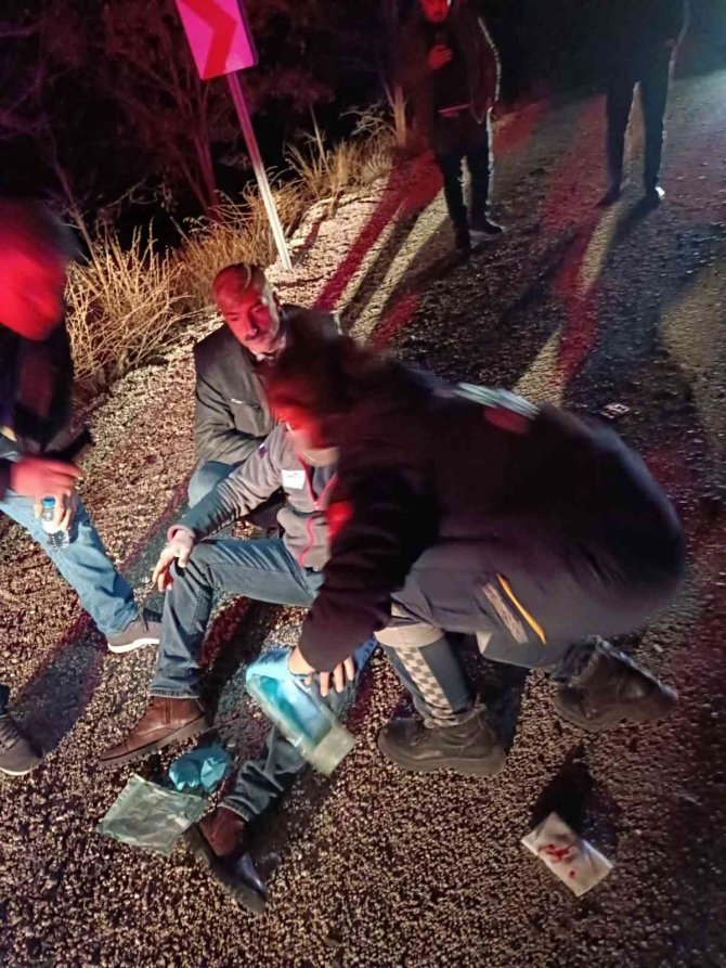 İ̇ki Araç Kafa Kafaya Çarpıştı, 6 Kişi Yaralandı