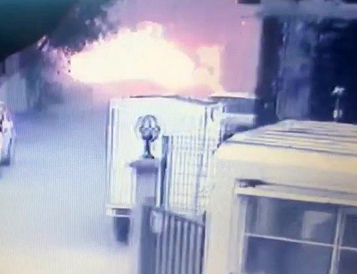 Doğalgaz Sobasının Bomba Gibi Patladığı Anlar Kameralarda