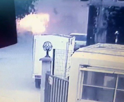 Doğalgaz Sobasının Bomba Gibi Patladığı Anlar Kameralarda