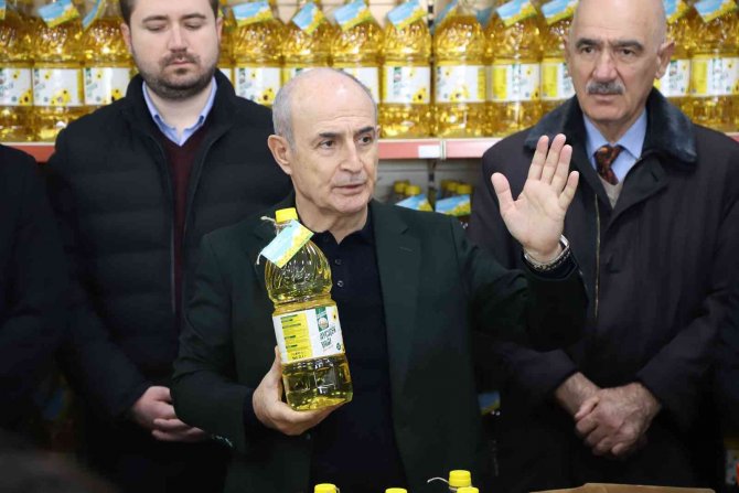 Büyükçekmece’de 8 Ton Ayçiçek Yağı Vatandaşlara Dağıtılıyor
