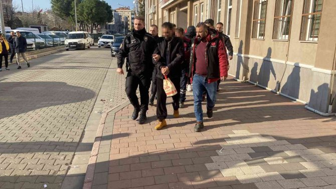 Çanakkale’de Orta Asya Ve Afrika Uyruklu 14 Kadını Pazarlayan 5 Kişi Yakalandı