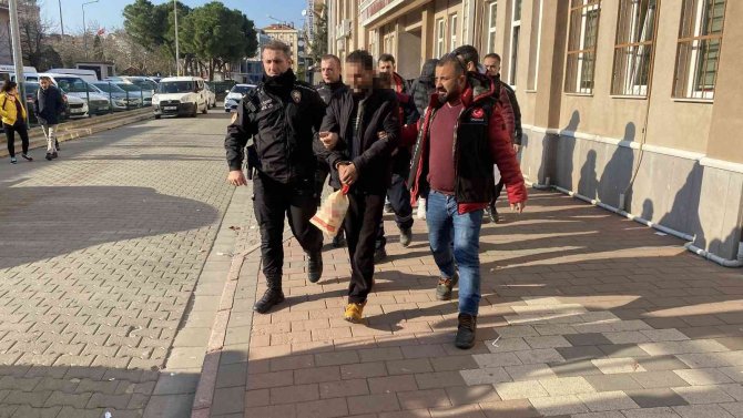 Çanakkale’de Orta Asya Ve Afrika Uyruklu 14 Kadını Pazarlayan 5 Kişi Yakalandı