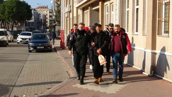 Çanakkale’de Orta Asya Ve Afrika Uyruklu 14 Kadını Pazarlayan 5 Kişi Yakalandı