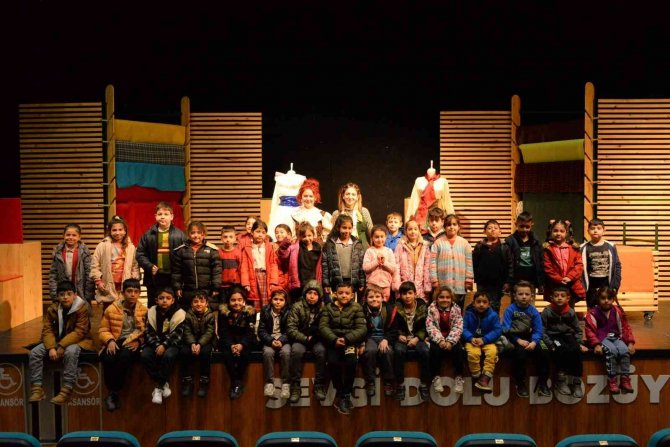 Çocuklar ’Kostüm Odasını’ Çok Sevdi