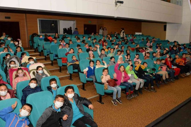 Çocuklar ’Kostüm Odasını’ Çok Sevdi