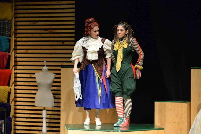 Çocuklar ’Kostüm Odasını’ Çok Sevdi