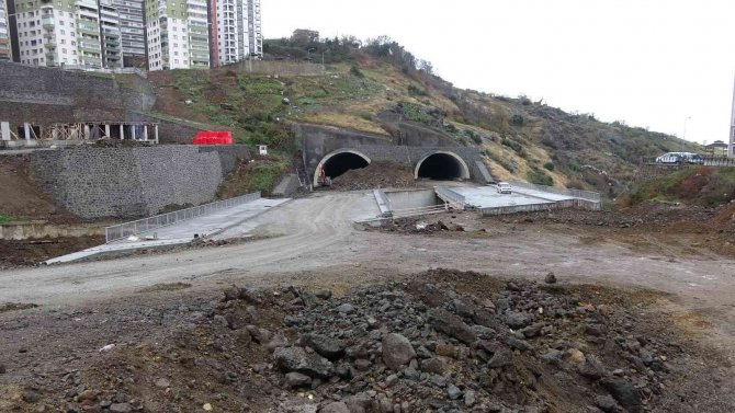 Çukurçayır-1 Tüneli Çıkışındaki Yol Şekillenmeye Başladı