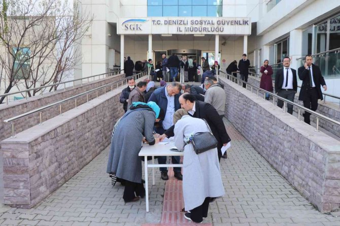 Eyt Bekleyenler Sgk Önünde Kuyruklar Oluşturdu