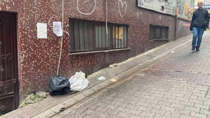 İ̇stanbul’da Akıl Almaz Olay Kamerada: Çöp Zannettiği Adamı Ezip Kaçtı
