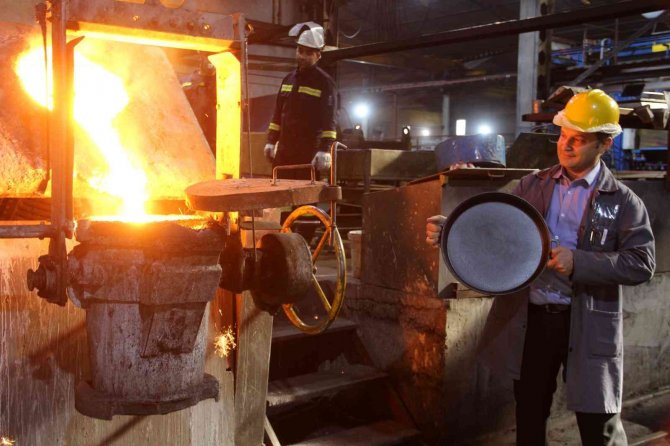 5 Yıldızlı Döküm Hanelerde Bin Yıl Kullanılabilecek Tava Ve Tencereler Üretiliyor