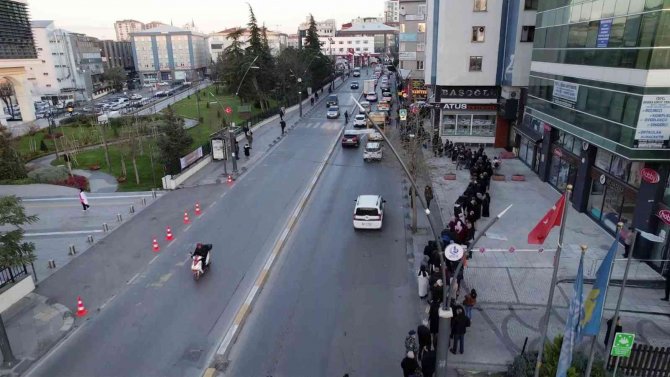 İ̇stanbul’da Sgk Önünde Eyt Kuyruğu