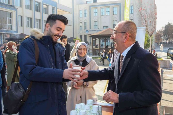 Meram Gençlik Meclisi’nden Öğrencilere Çorba İkramı