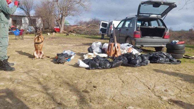 Köyden Adeta Esrar Fışkırdı: Her Yere Esrar Gizlenmiş