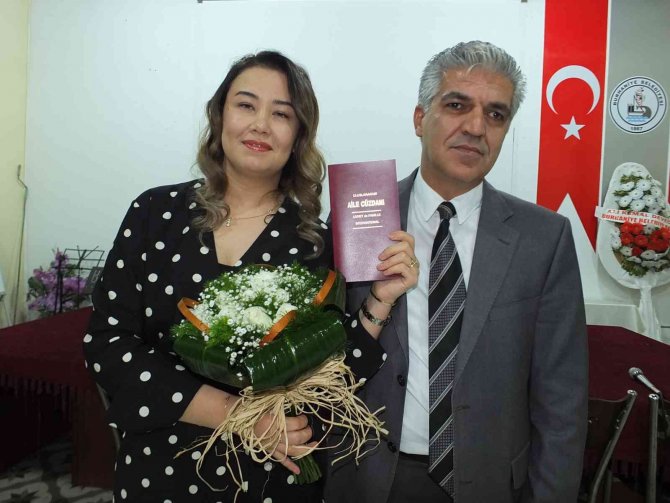 Nikahta Şeker Yerine Zeytin Fidanı Dağıttılar