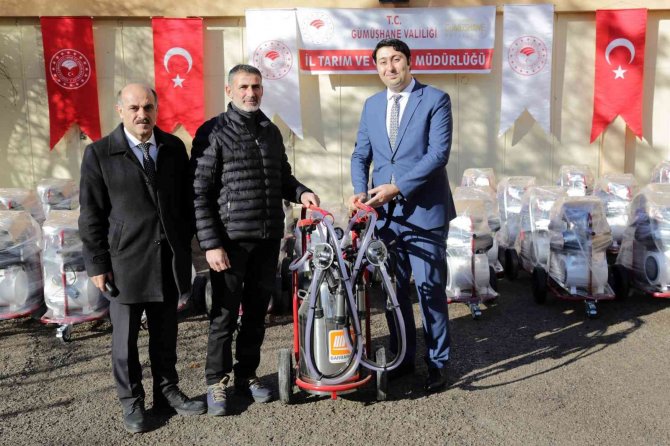 Gümüşhane’de Üreticilere Makine Ve Teçhizat Desteği