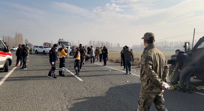Iğdır’da Zırhlı Askeri Araç Devrildi: 12 Asker Yaralı
