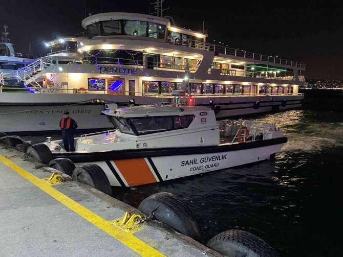 İ̇stanbul Boğazı’nda Yılbaşı Öncesi Teknelere Kaçak Ve Sahte İçki Denetimi