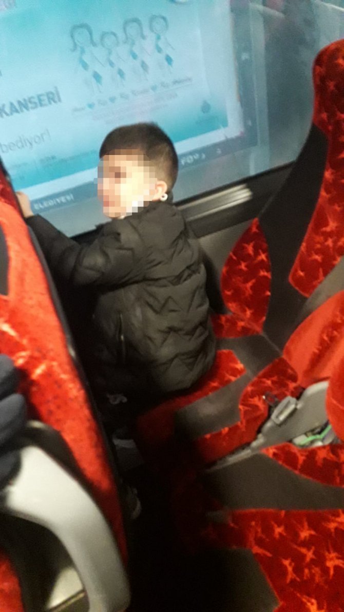 İ̇stanbul Havalimanı’na Ulaşım Hizmeti Veren Otobüste Çocuk Bile Unutuldu