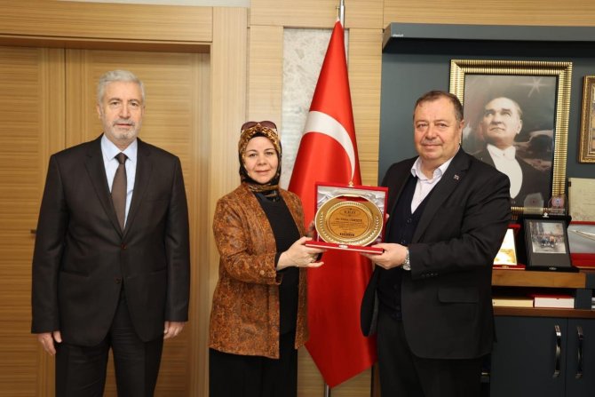 Altın Tavayı Kazanan Öğretmen Ve Öğrencilere Ödül