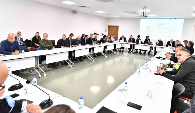 İ̇zmir’de Toplu Taşımada Tam Ücret 8,78 Tl Oldu