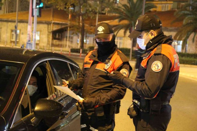 İ̇zmir’de Yılbaşında 6 Bin Polis Görev Başında