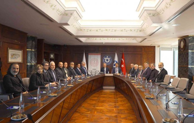 İ̇zto Ve Meb’den Mesleki Eğitimde “İ̇zmir Modeli" İçin İş Birliği