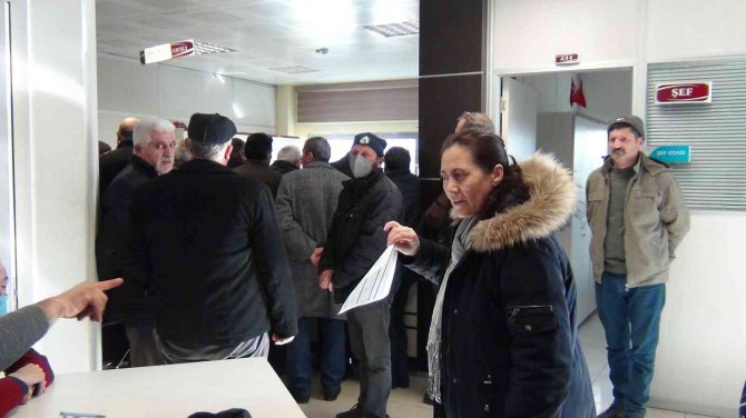 Kars’ta Sgk Binası’nda Eyt Yoğunluğu