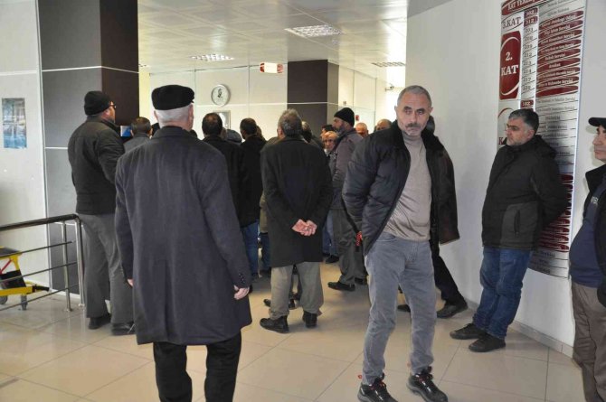 Kars’ta Sgk Binası’nda Eyt Yoğunluğu