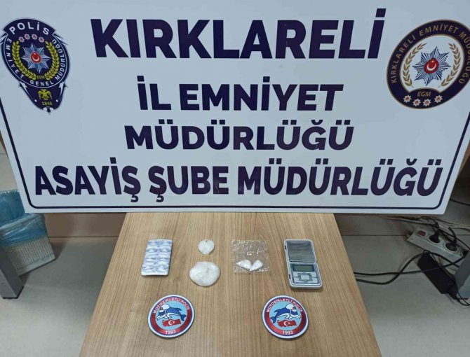 Şüpheli Tavırlar Uyuşturucu Ve Silah Yakalattı