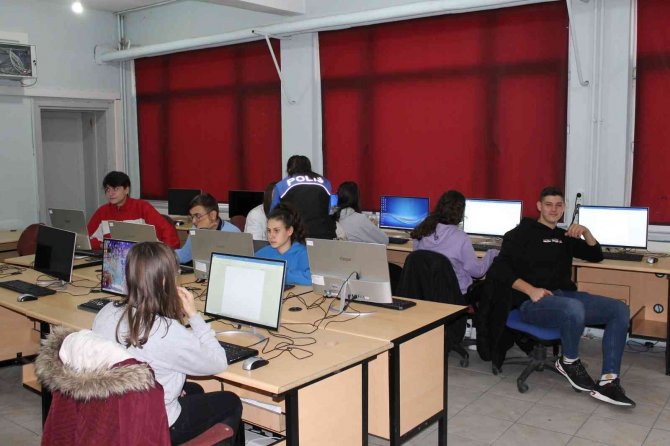 Kırklareli Emniyet Müdürlüğü’nden Gençlere Klavye Kursu
