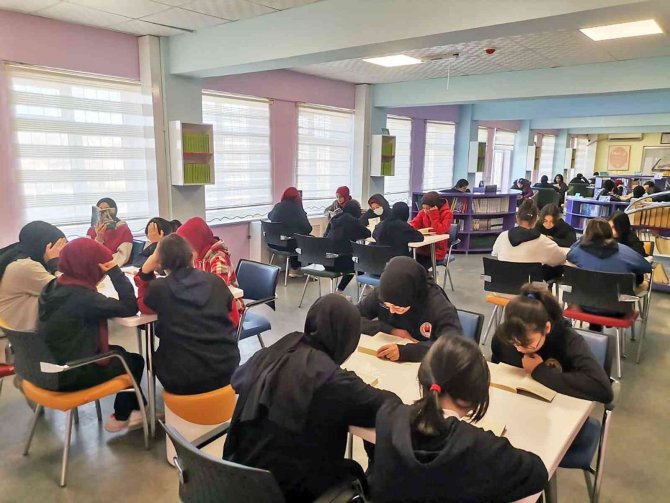 Kırşehir’de Okul Kütüphanelerindeki Kitap Sayısı 386 Bin 694’e Ulaştı