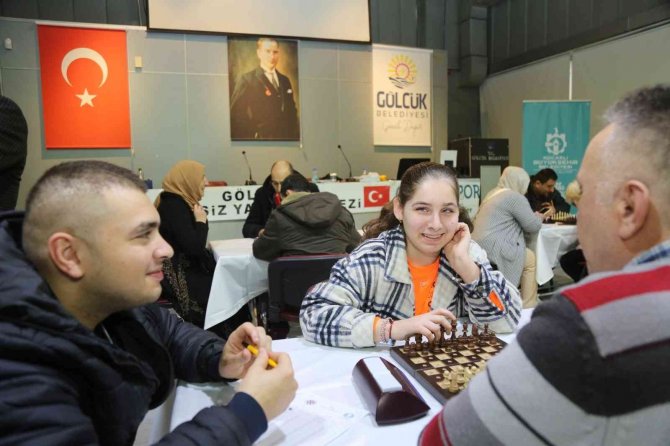 Görme Engelliler Satrançta Kozlarını Paylaştı