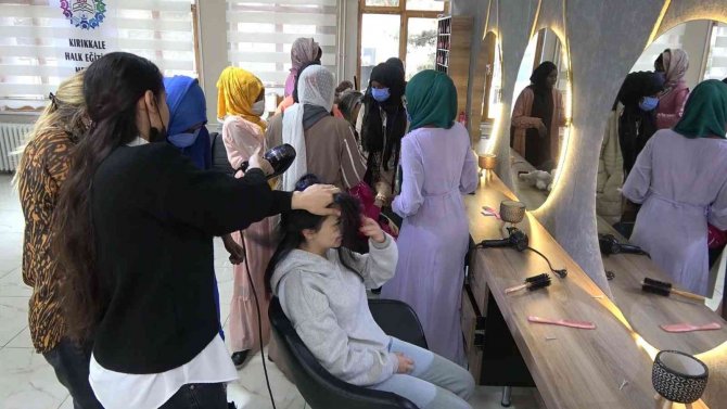 İ̇lk Kez Ülkelerinden Ayrılan Çadlı Kadınlar Türkiye’de Meslek Öğreniyor