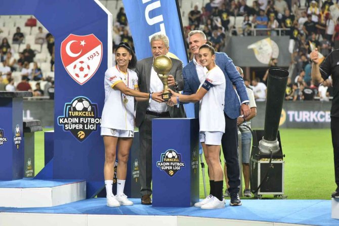 Turkcell 4 Yıl Daha Kadın Futbol Süper Ligi’nin İsim Sponsoru