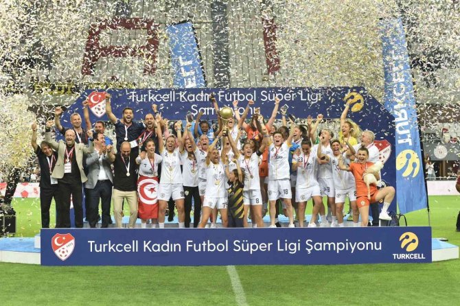 Turkcell 4 Yıl Daha Kadın Futbol Süper Ligi’nin İsim Sponsoru