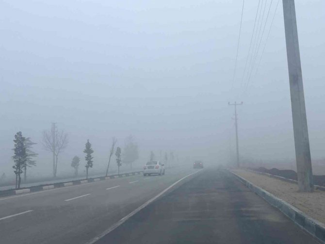 Kütahya’da Yoğun Sis, Görüş Mesafesi Yer Yer 30 Metreye Kadar Düştü