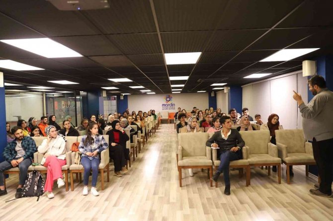 Diplomasi Akademisi 427 Öğrenci İle Eğitimlerine Devam Ediyor