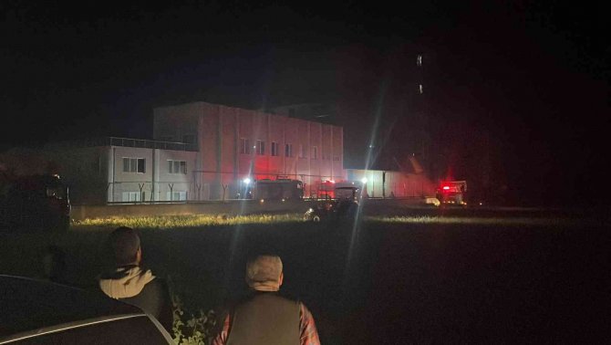 Balık Yemi Fabrikasındaki Yangın Kontrol Altına Alındı