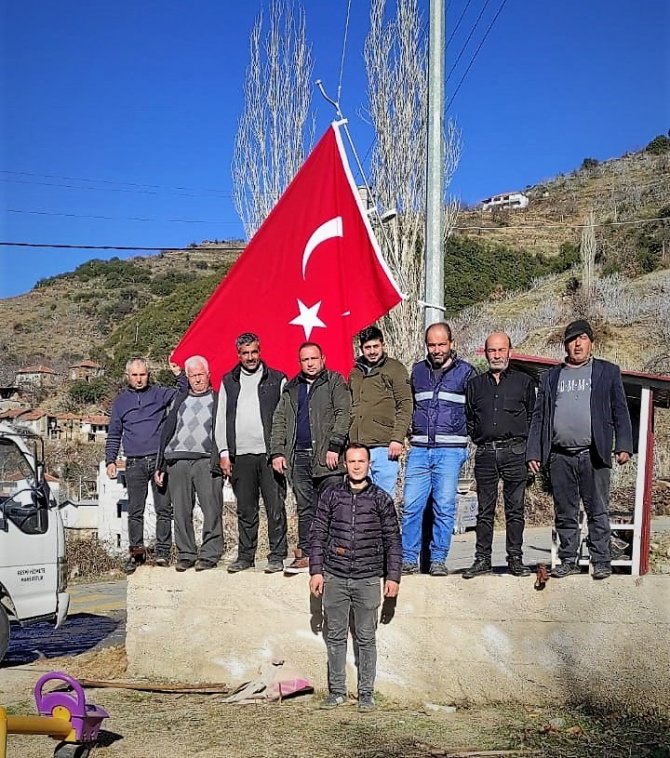 Nazilli Yukarıörencik Mahallesi’ne Dev Türk Bayrağı
