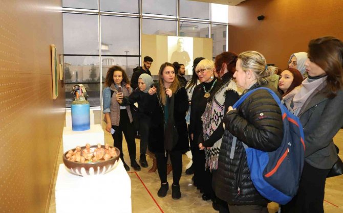 Nevü’’de ‘2023 Yeni Yıl Buluşma Karma Sergisi’ Açıldı