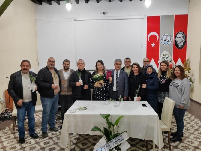 Nikahta Şeker Yerine Zeytin Fidanı Dağıttılar