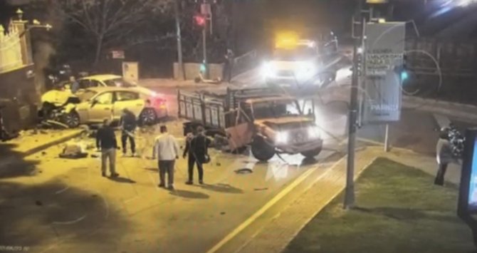 Beşiktaş’ta Katliam Gibi Kaza Kamerada: Sürücü Camdan Yola Fırladı