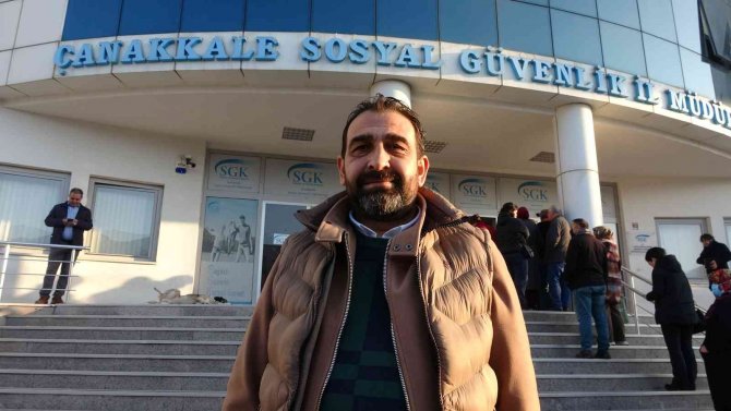 Çanakkale’de Sgk Önünde Eyt Kuyruğu Oluştu