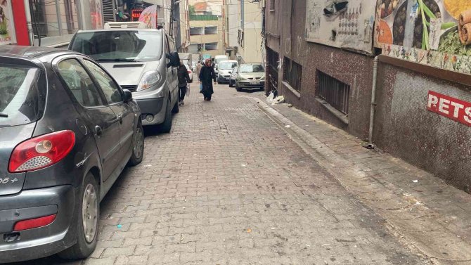 İ̇stanbul’da Akıl Almaz Olay Kamerada: Çöp Zannettiği Adamı Ezip Kaçtı