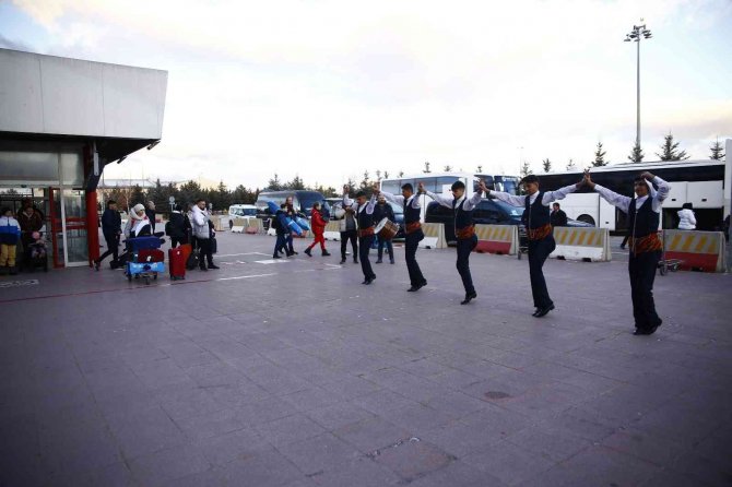 Rus Turistler Erzurum’da Davul Zurna İle Karşılandı