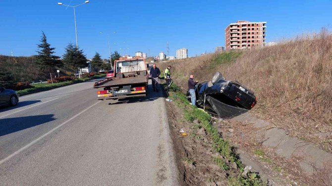 Aracıyla Su Kanalına Yuvarlanan Öğretmen Ölümden Döndü
